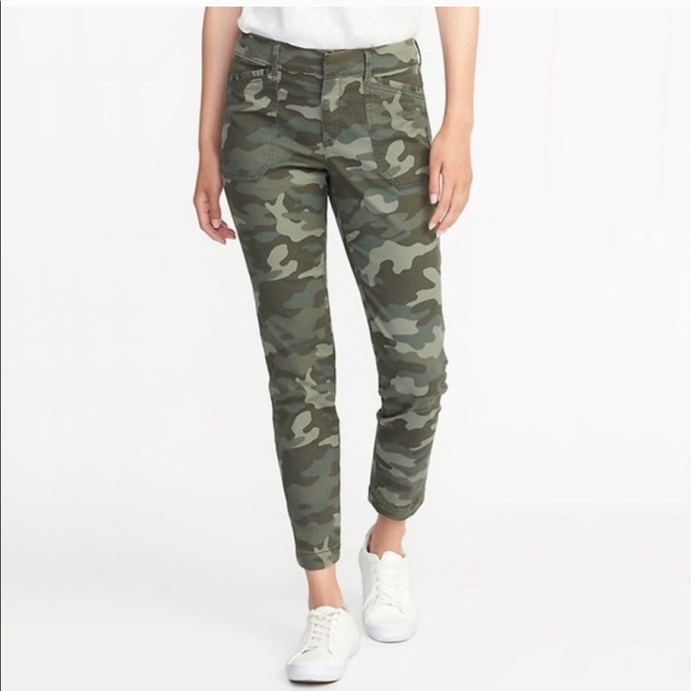 Old Navy Camo Pixie Pants